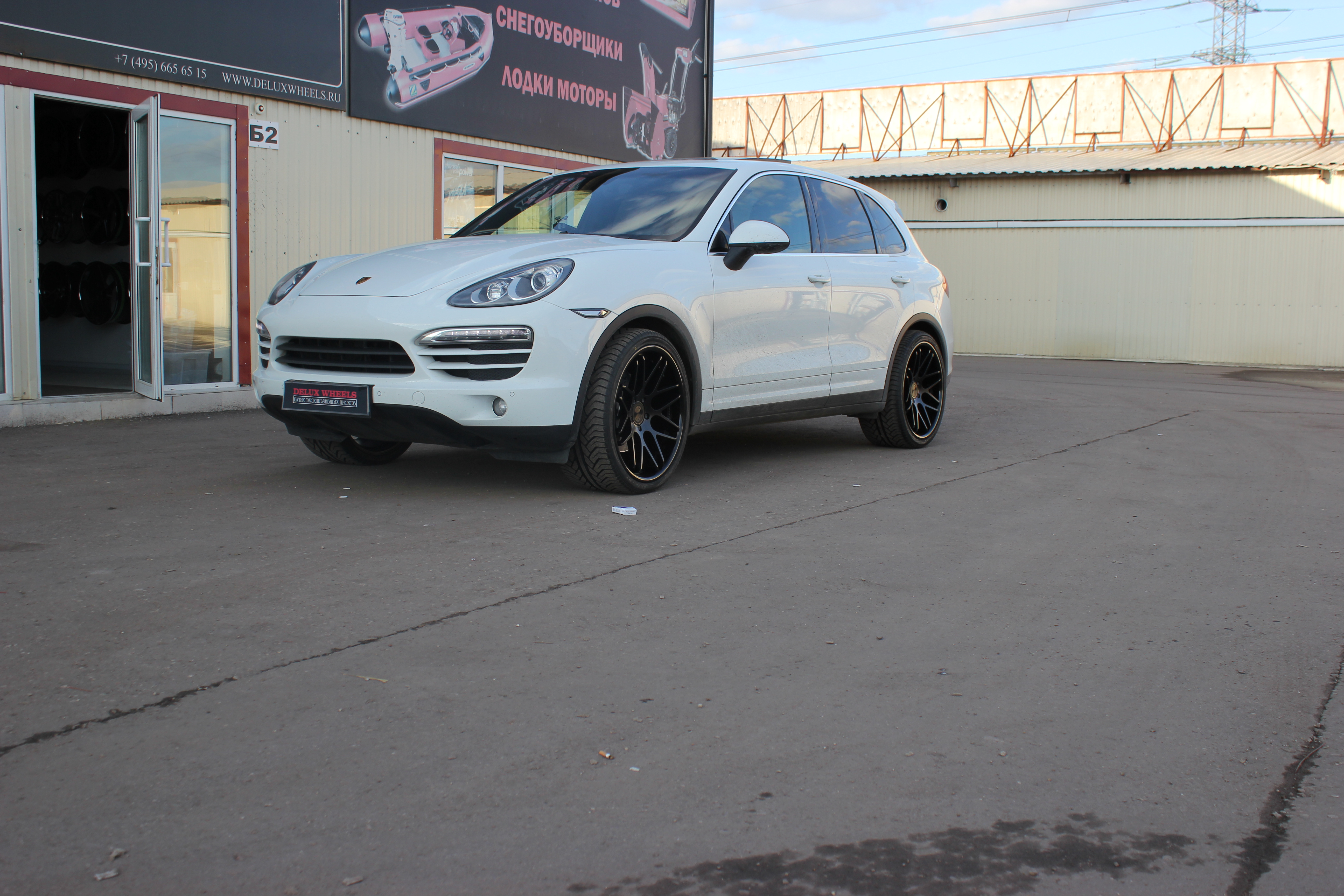 Vertini Magic Black 22X10,5 on 2013 Porsche Cayenne